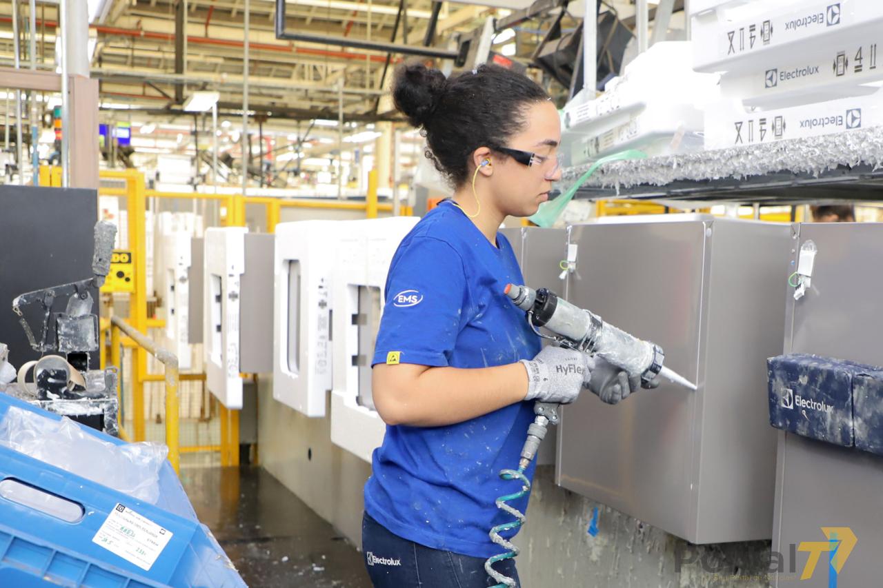 Com destaque para indústria, Agências do Trabalhador têm 17,3 mil vagas de emprego