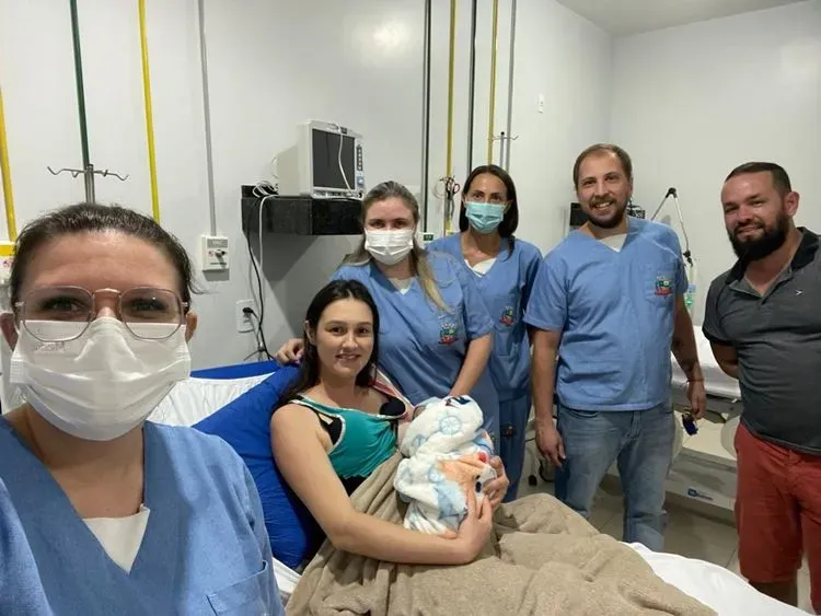 Parto Surpresa na Porta do PA de Maripá: O Nascimento do Pequeno Mateus