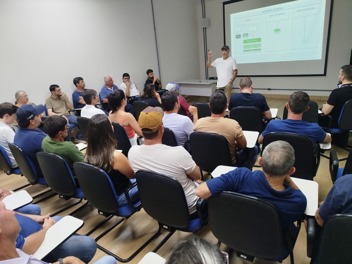 Reunião discute produção de alimentos de origem vegetal e animal