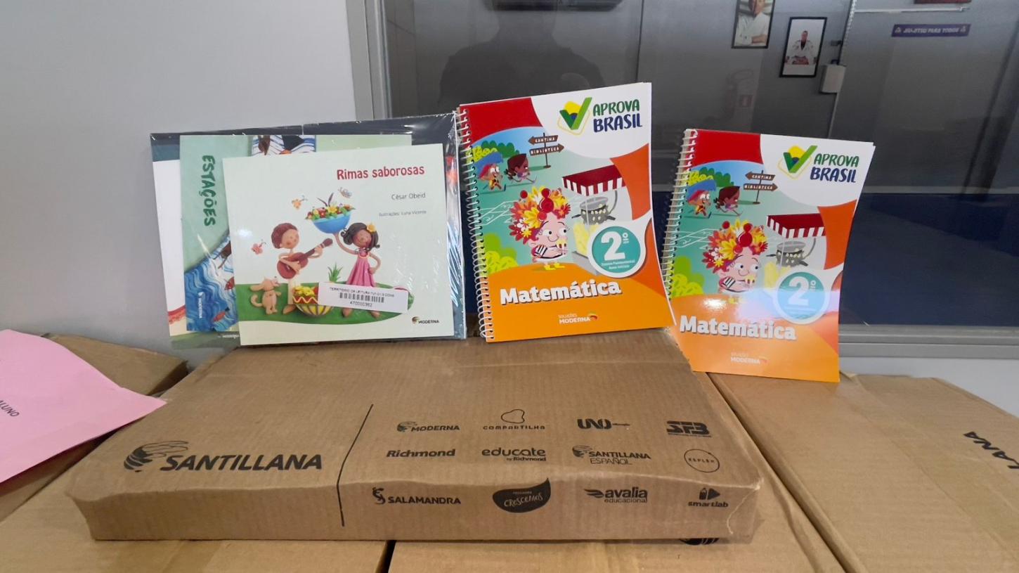 Secretaria de Educação de Terra Roxa Recebe Material Didático do Projeto Mais Ideb