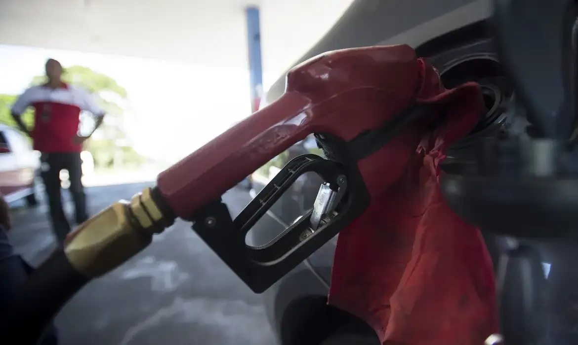 Petrobras anuncia redução do preço do diesel para distribuidoras