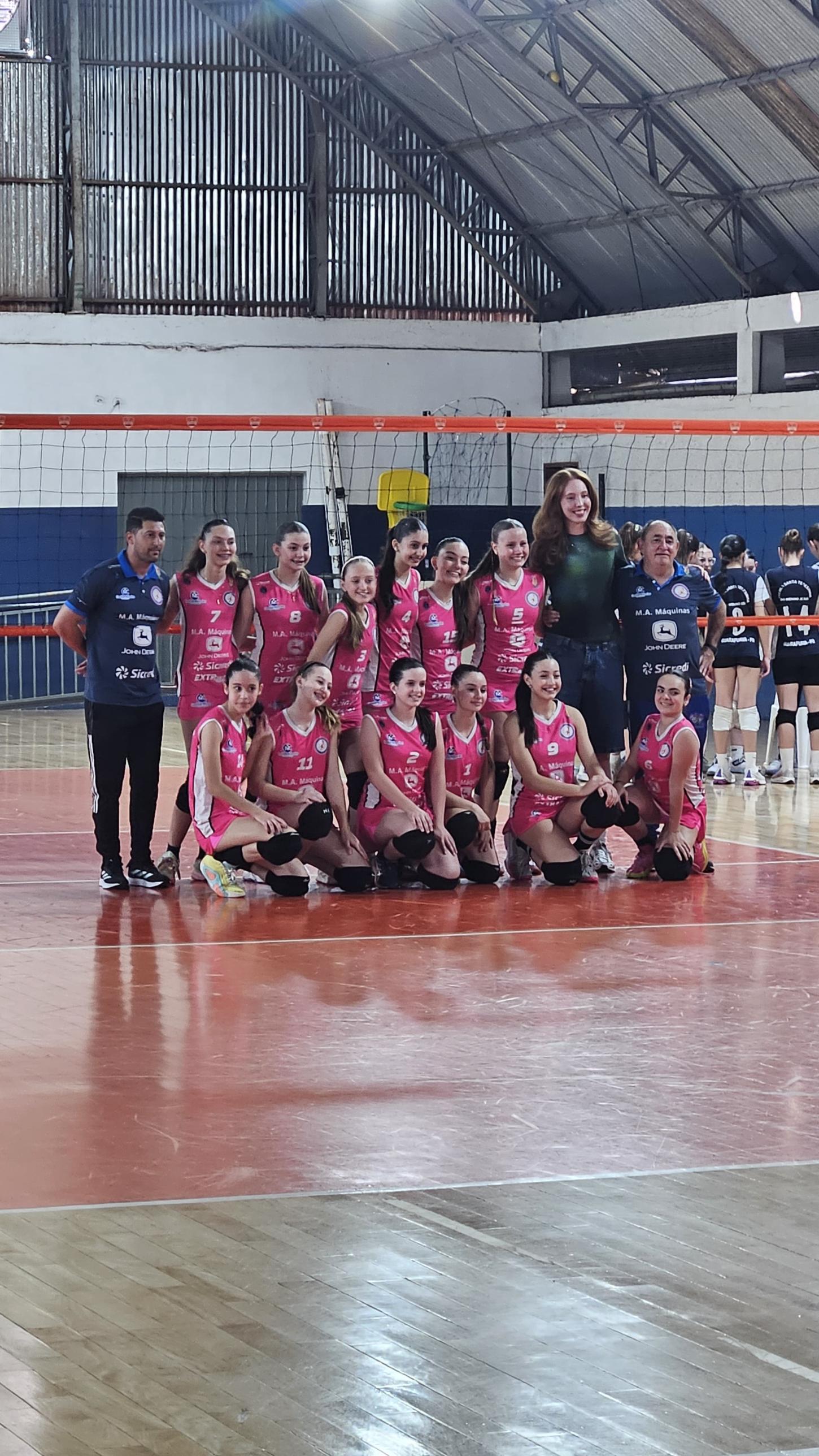Equipe de Voleibol Feminino do Colégio Cecília Meireles disputa título dos JEPs com Curitiba 