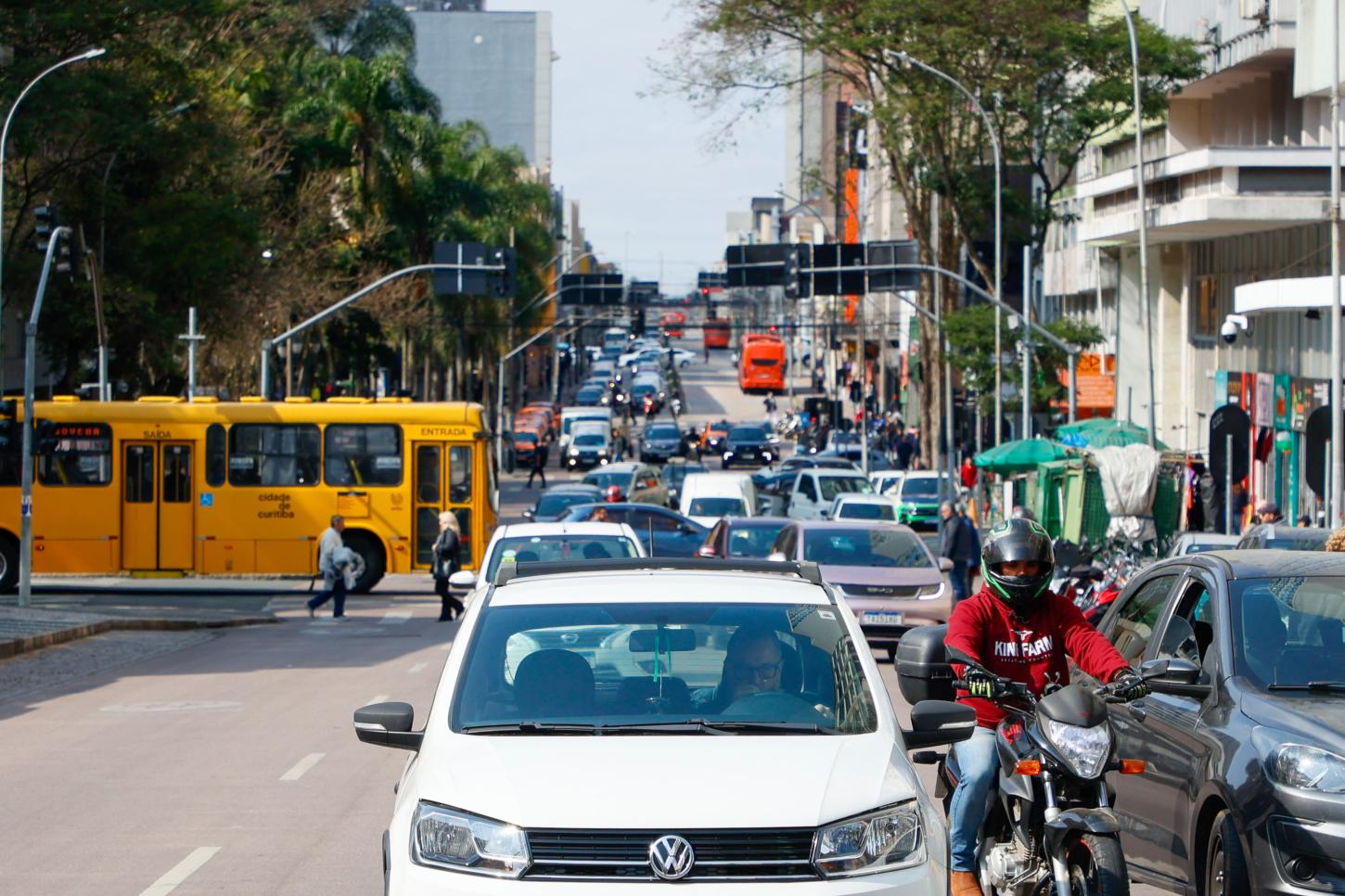 Licenciamento chegando: 3 a cada 5 veículos estão com IPVA em dia no Paraná