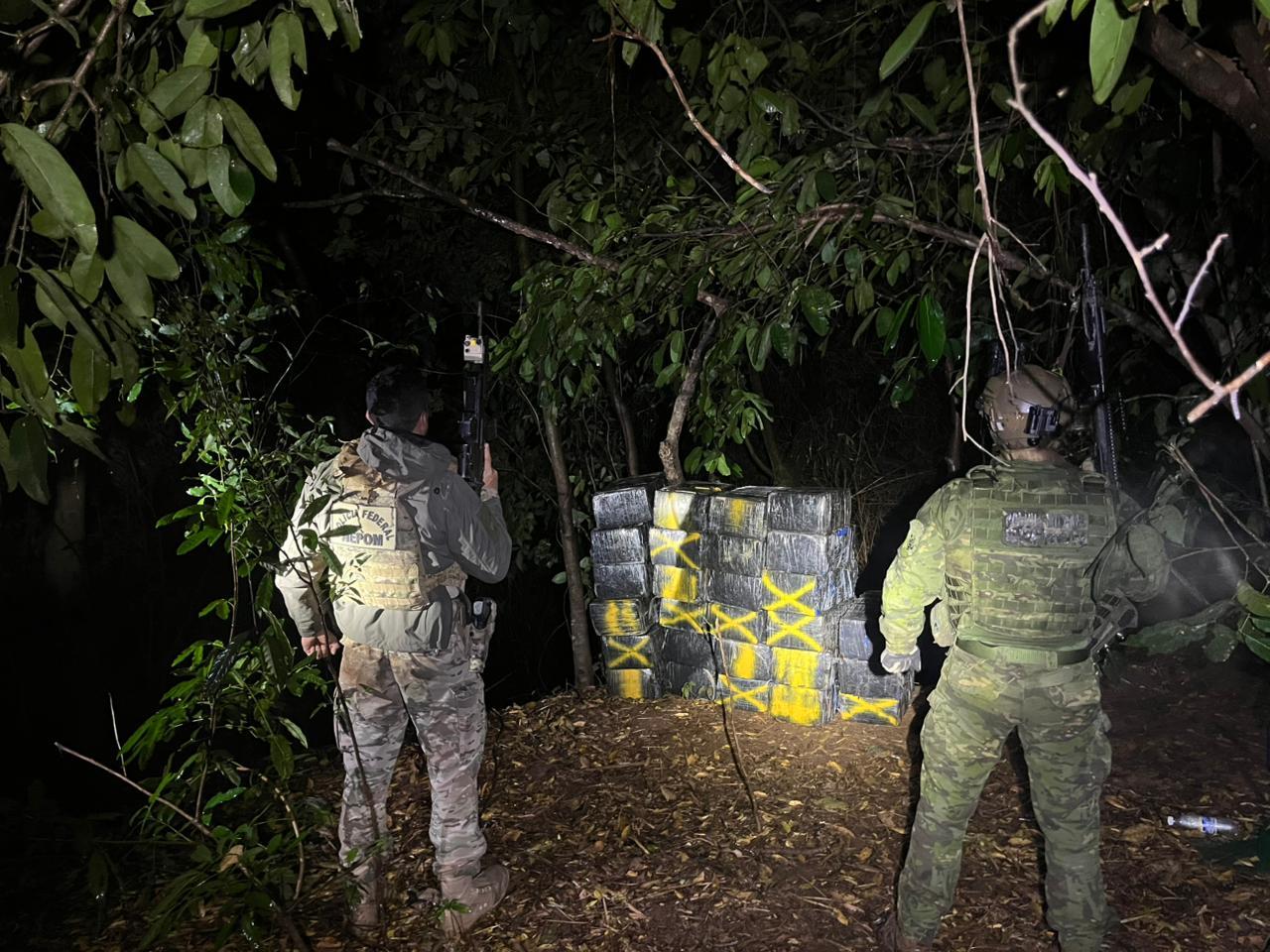 BPFRON e Polícia Federal apreendem 628 quilos de maconha em Altônia