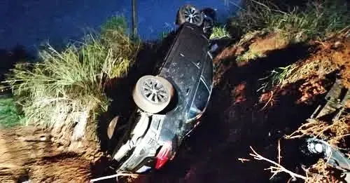 Capotamento na PR-182 em Francisco Alves deixa um morto e quatro feridos