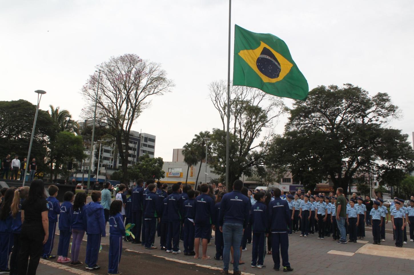 Palotina - Semana da Pátria tem início com cerimônia cívica na Praça Amadeo Piovesan