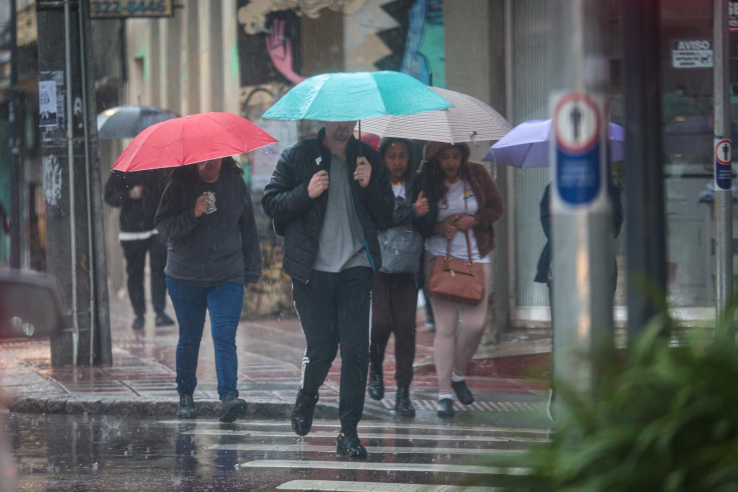 Calor e tempestades: setembro encerra com temperaturas acima da média e chuva irregular