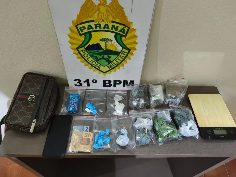 Polícia Militar apreende drogas e prende suspeito de tráfico em residência próxima ao Colégio CAIC