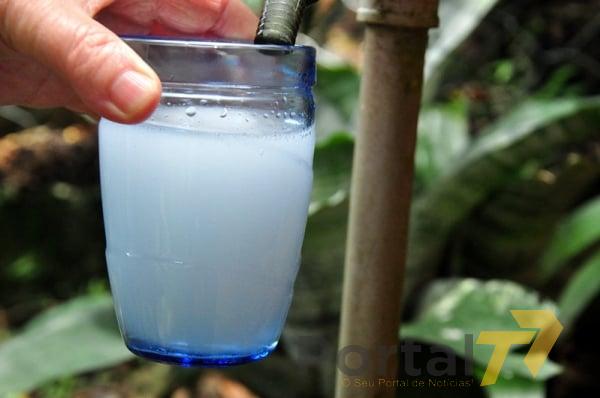 Terra Roxa - Vigilância Sanitária esclarece: coloração branca na água de Terra Roxa é apenas ar na tubulação, não cloro