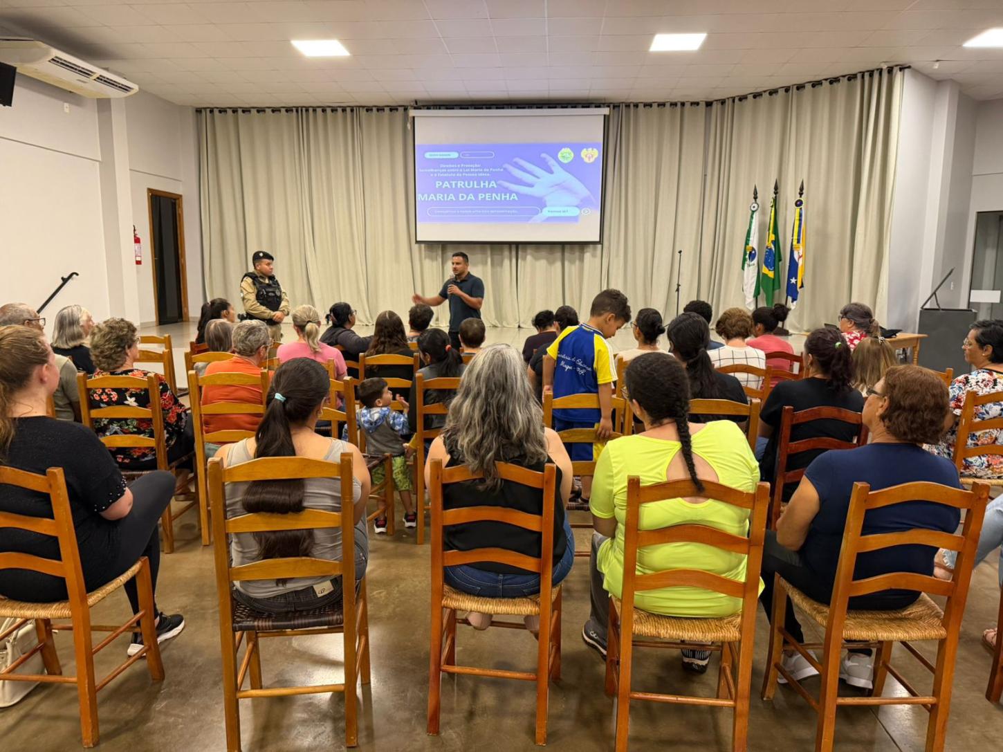 Maripá - Polícia Militar orienta famílias sobre golpes digitais em palestra do PAIF