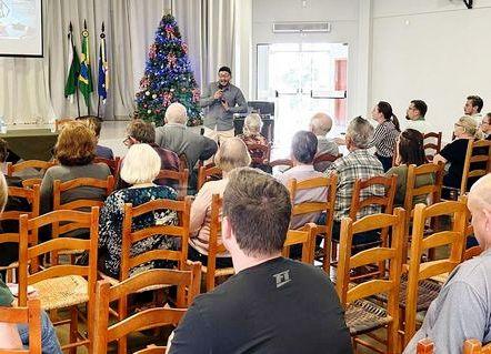 Rotary Club de Maripá promove Rodada de conversa em Maripá alerta melhor idade sobre golpes e crimes virtuais