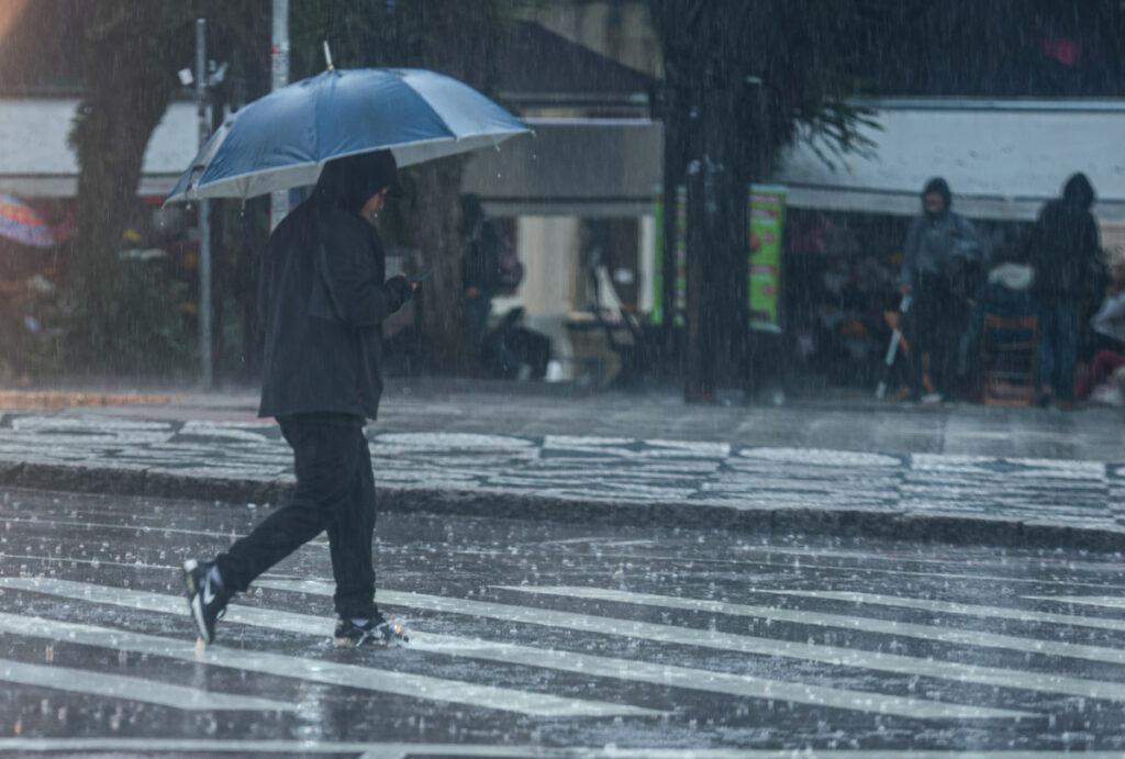 Sistema de baixa pressão traz risco de supercélulas ao Paraná; Palotina registra maior volume de chuva