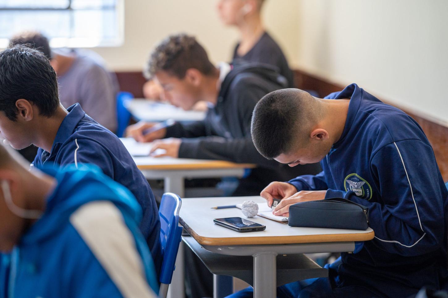 Estão abertas as matrículas diretamente nas escolas da rede estadual do Paraná