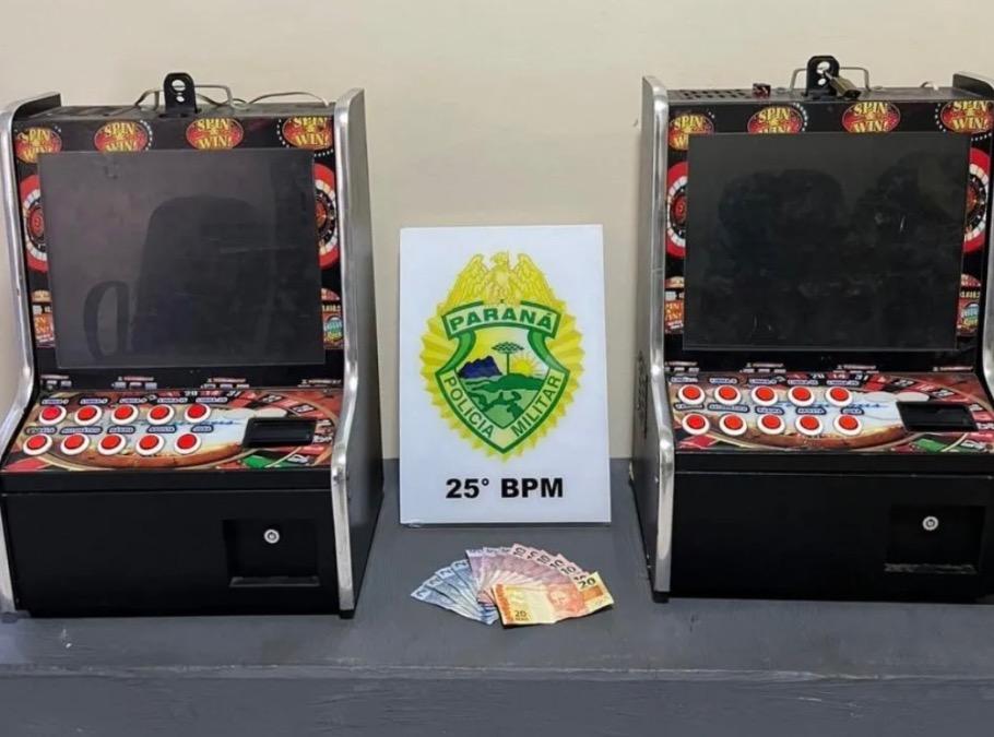 PM apreende duas máquinas caça-níquel durante fiscalização em bar no centro de Iporã