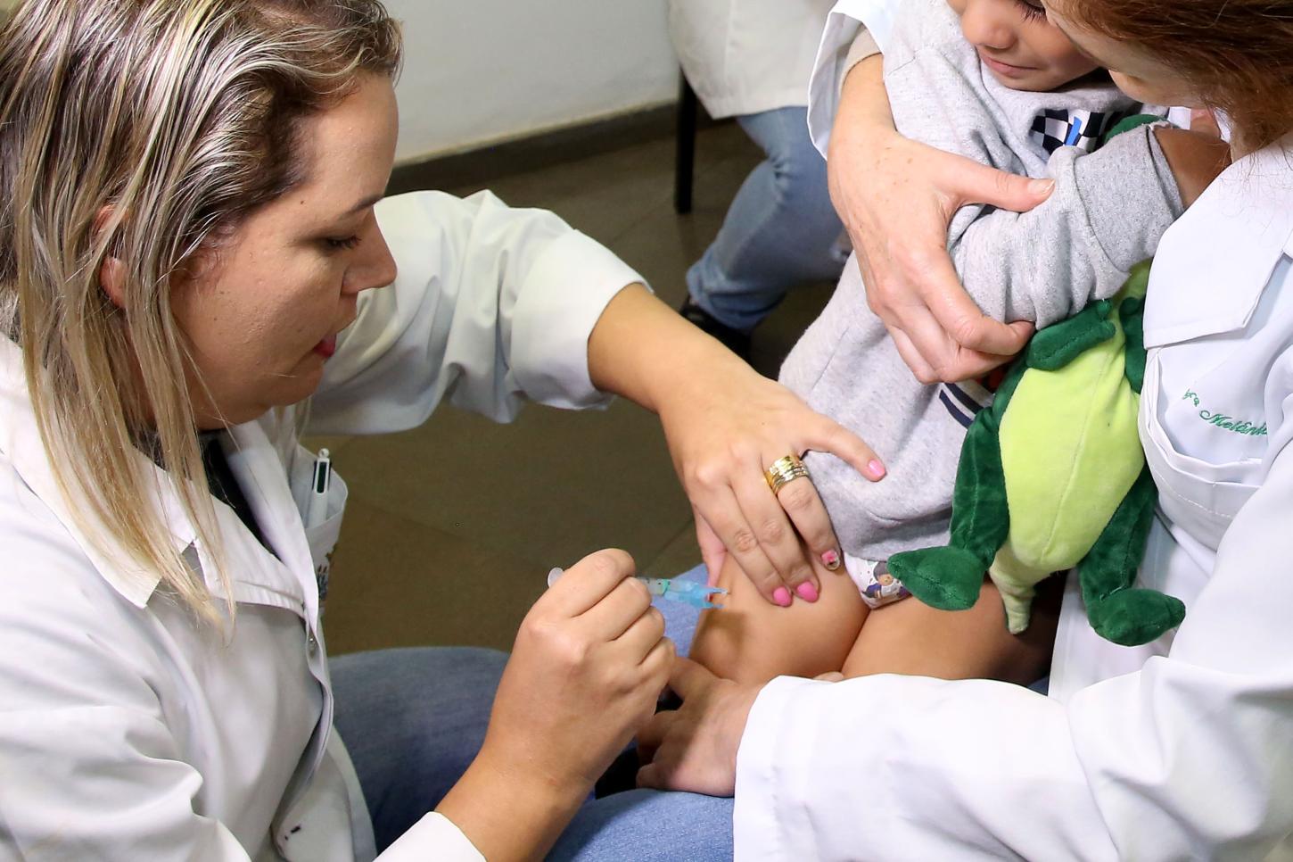 Saúde alerta para importância da imunização contra a coqueluche em crianças e gestantes