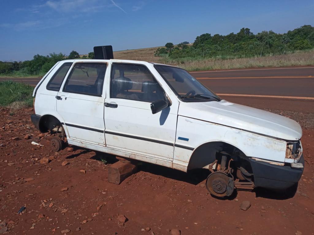 Veículo é encontrado abandonado há vários dias às margens da PR-364