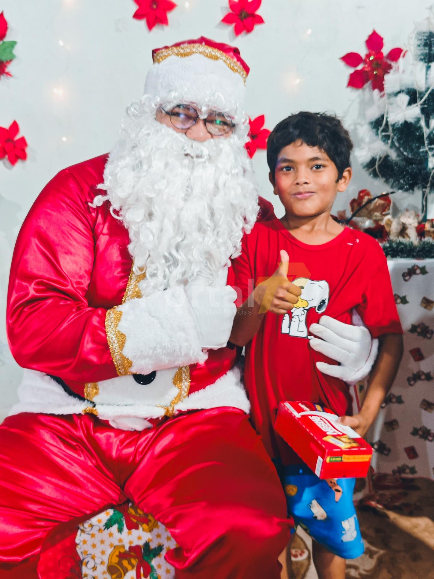 Visita do Papai Noel na Vila Floresta em Palotina