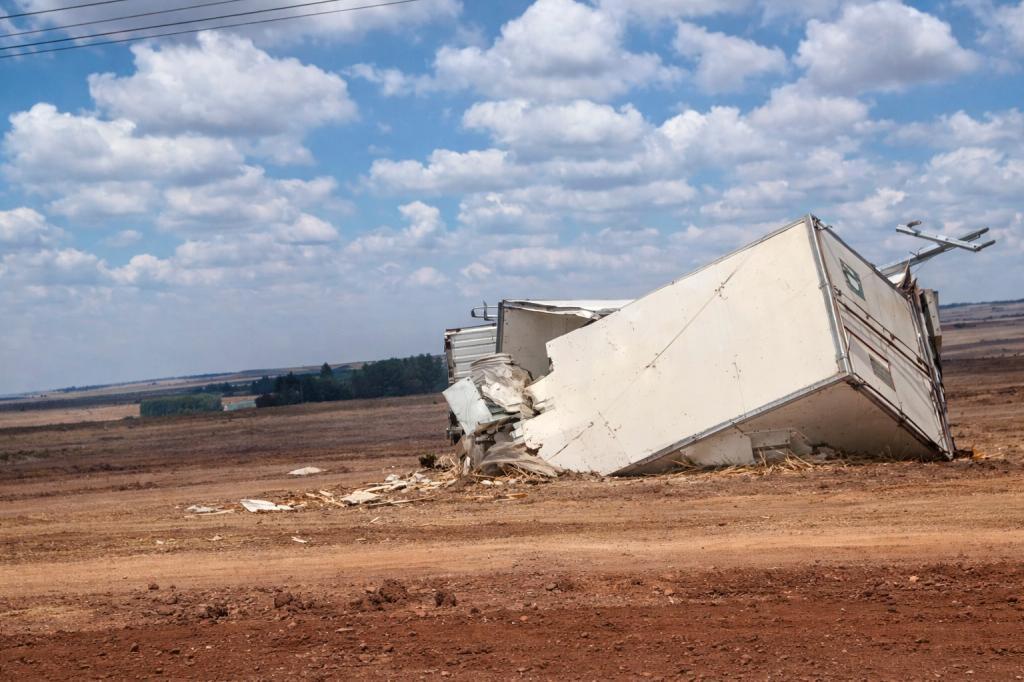Acidente envolve caminhões e uma Saveiro na PR-182 entre Maripá e Toledo