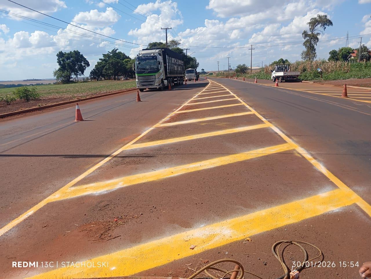Avenida Kennedy aguarda desfecho judicial e recebe reforço na sinalização