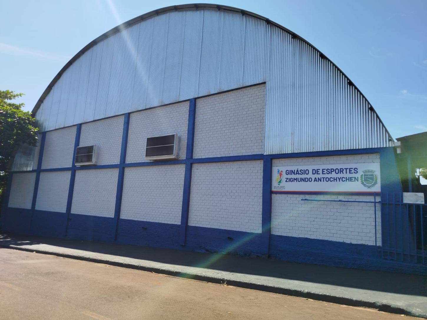 Ginásio Zigmundo Antochechy é reinaugurado após reforma no bairro Interlagos