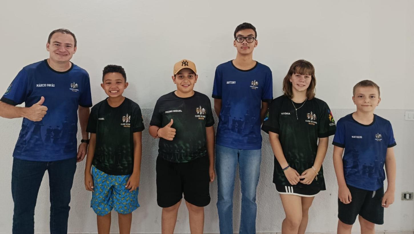 Palotina conquista medalhas no Festival Paranaense de Xadrez em Cruzeiro do Oeste