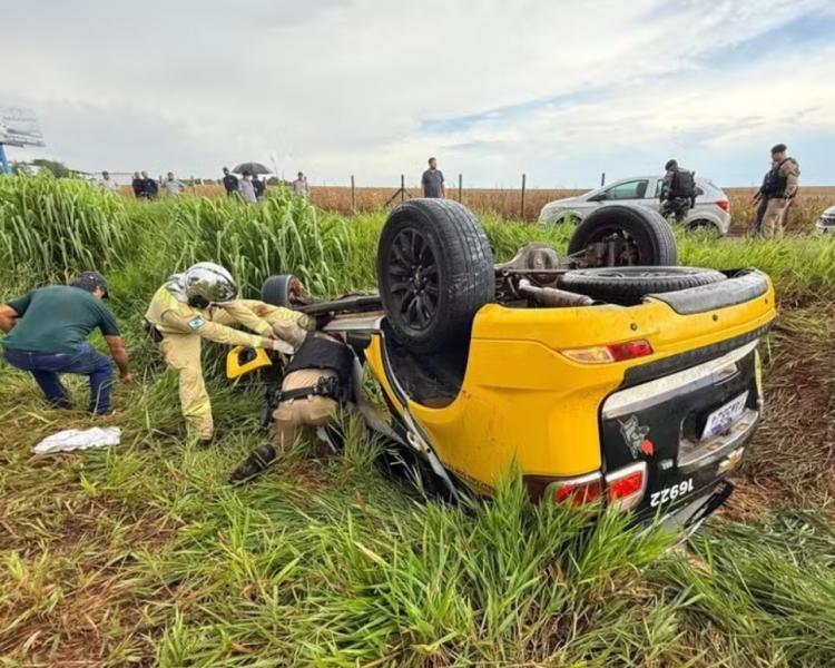 Policial morre e outro fica em estado grave após viatura capotar na PR-323