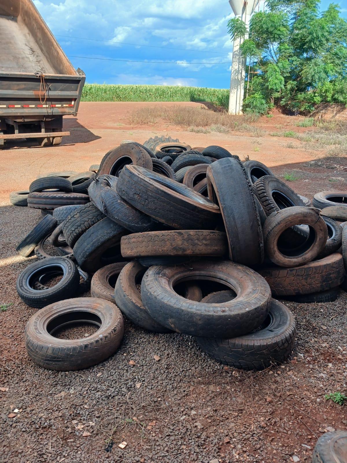 300 pneus são recolhidos em São Camilo em campanha contra dengue 