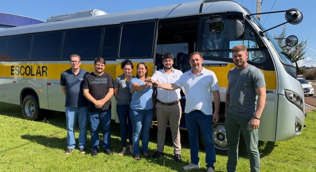 Administração Municipal de Maripá entrega novo ônibus escolar e reforça frota com veículo climatizado