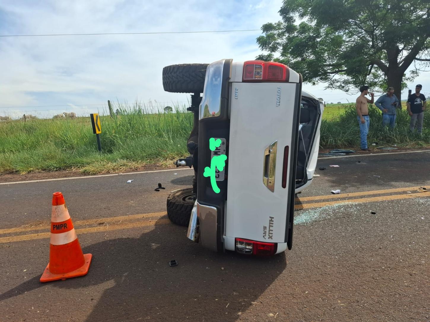 Capotamento é registrado na PR-496 entre Guaíra e Terra Roxa e deixa passageira ferida