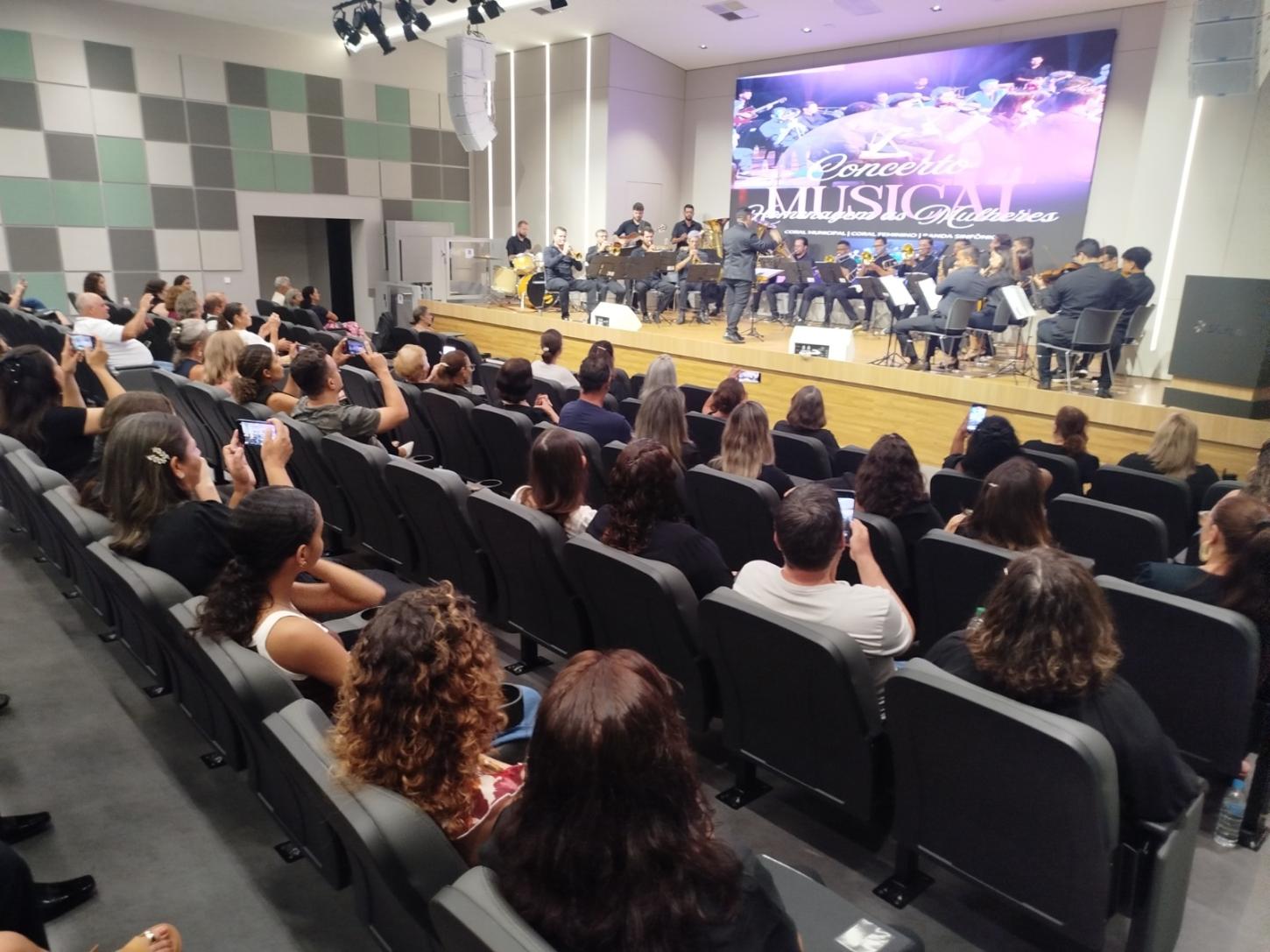 Concerto Musical em homenagem às mulheres reúne grande público em Palotina