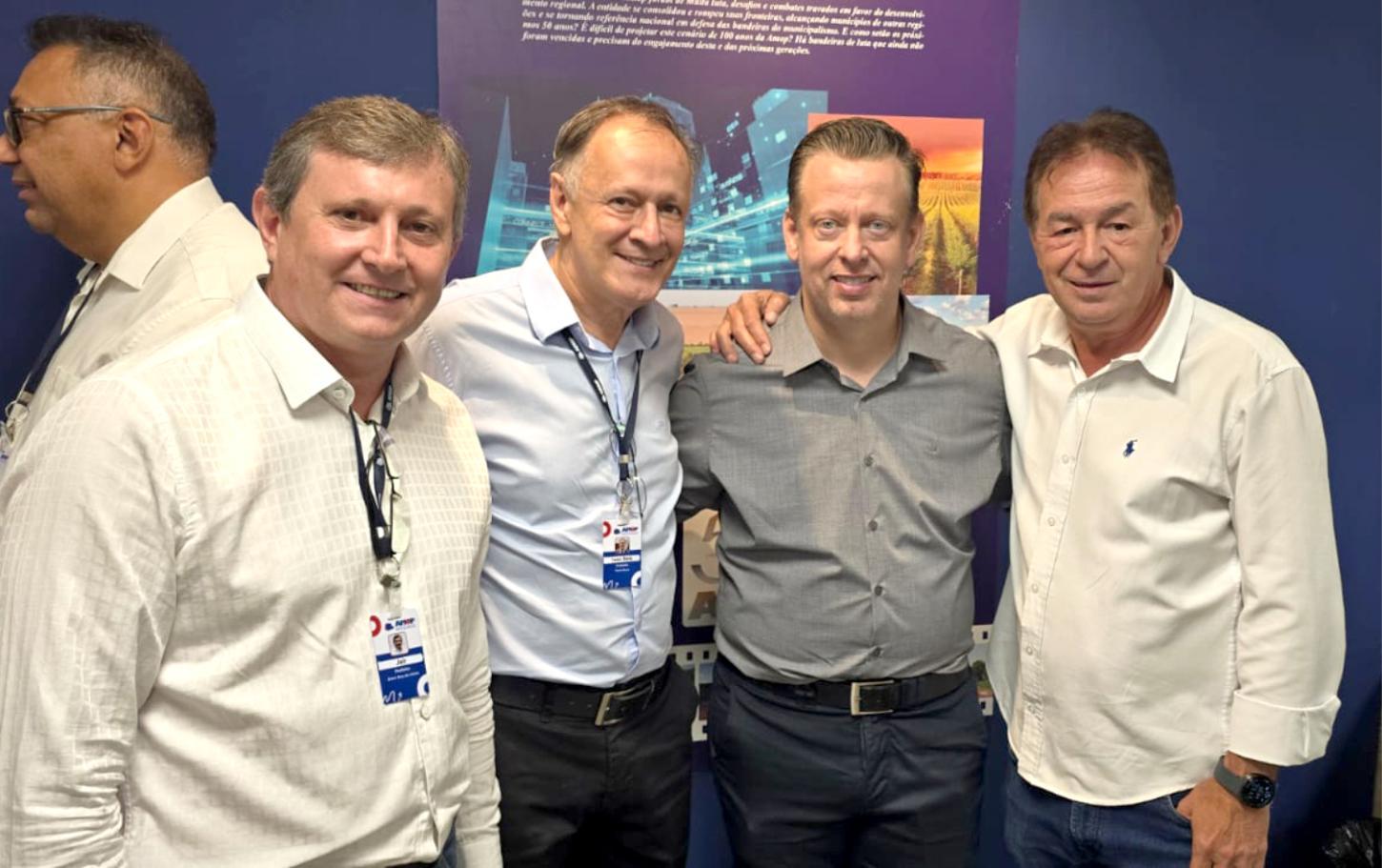 Darlan Scalco participam de assembleia da AMOP