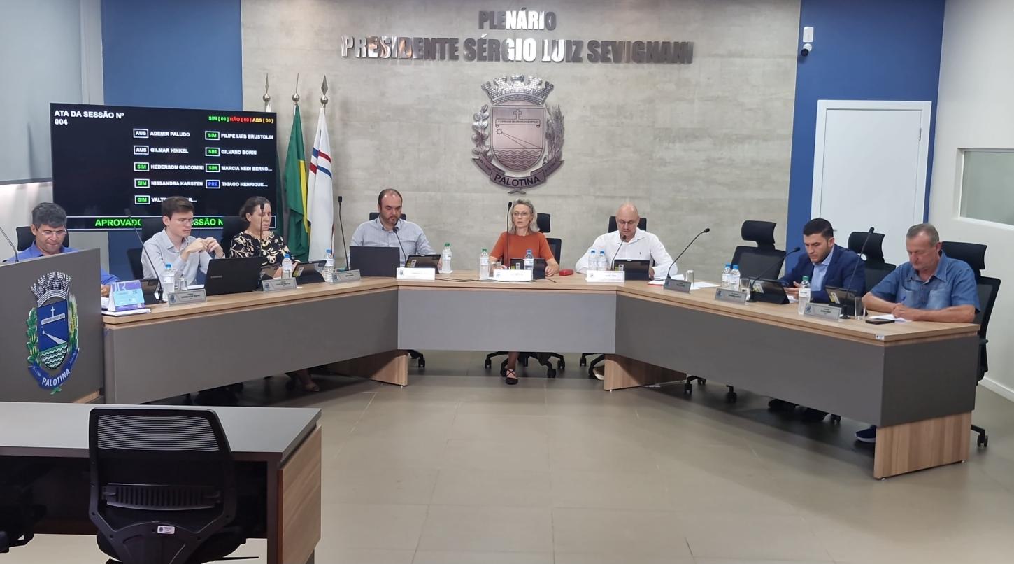 Em alusão ao Mês da Mulher, presidente transfere comando da sessão à vice-presidente na Câmara de Palotina