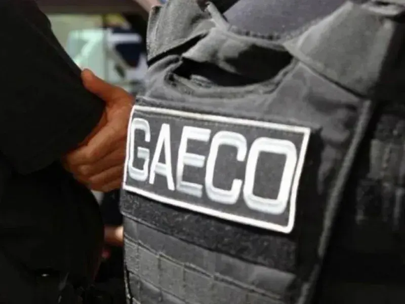 GAECO cumpre mandados e cinco policiais militares são presos em investigação sobre condutas irregulares, em Umuarama