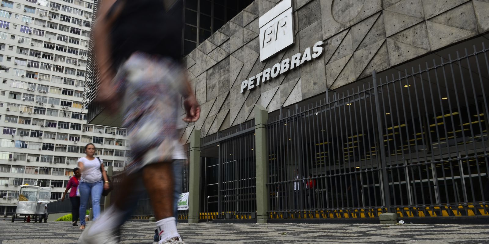 Petrobras diz que está entregando todo o combustível produzido