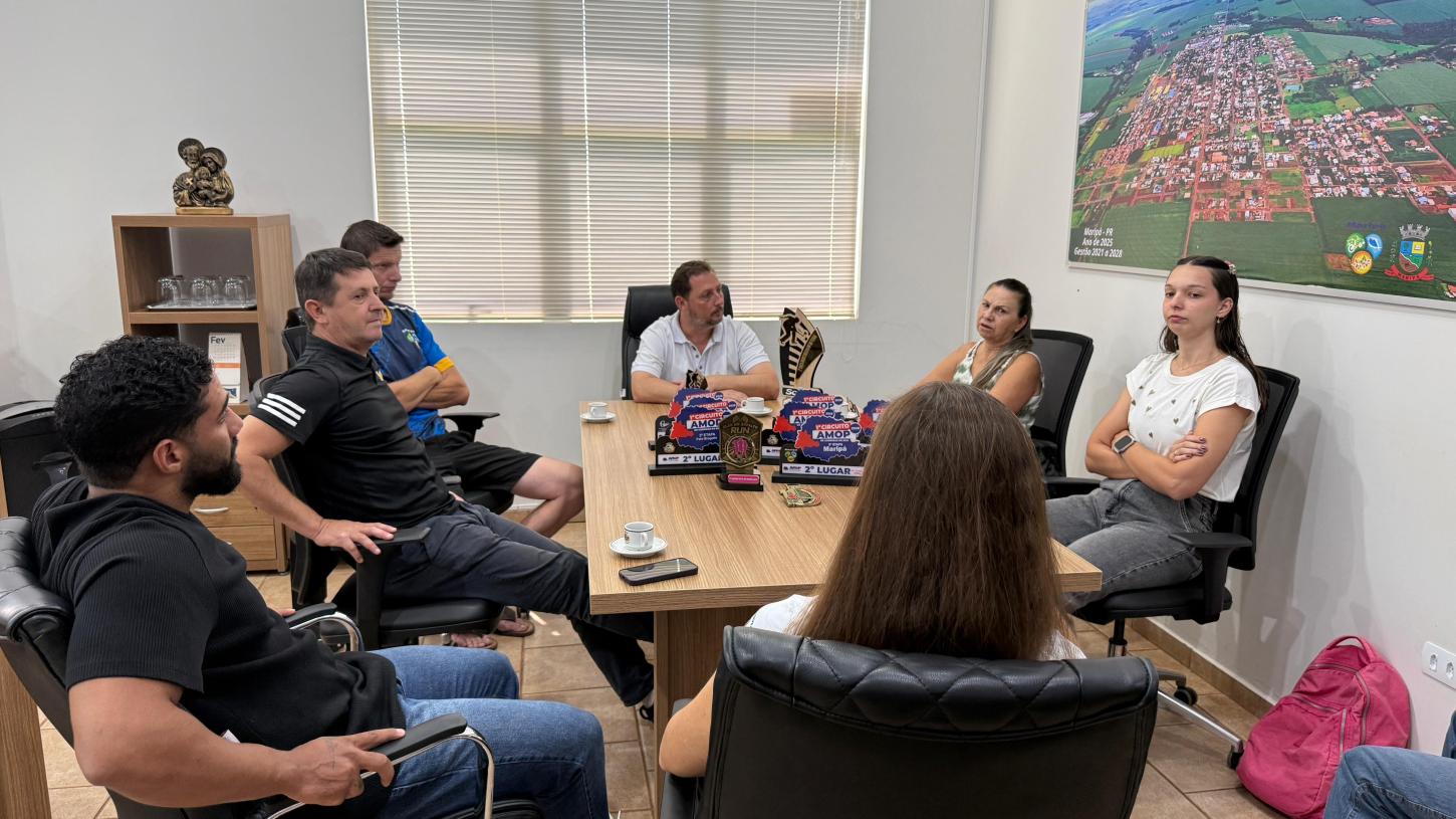 Prefeito recebe atletas que representam Maripá em competições regionais e estaduais