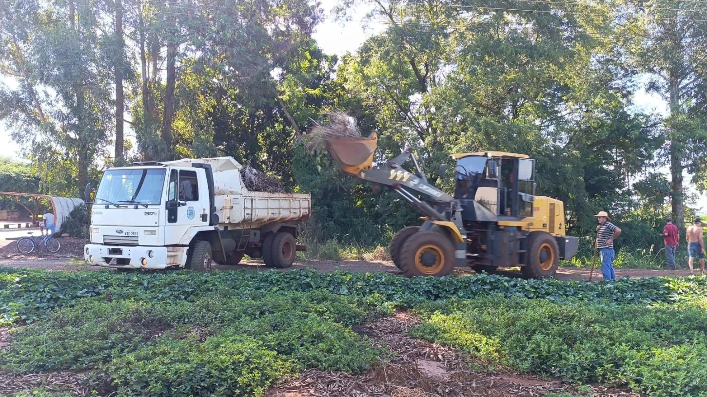 Prefeitura realiza força-tarefa de limpeza em Vila Floresta