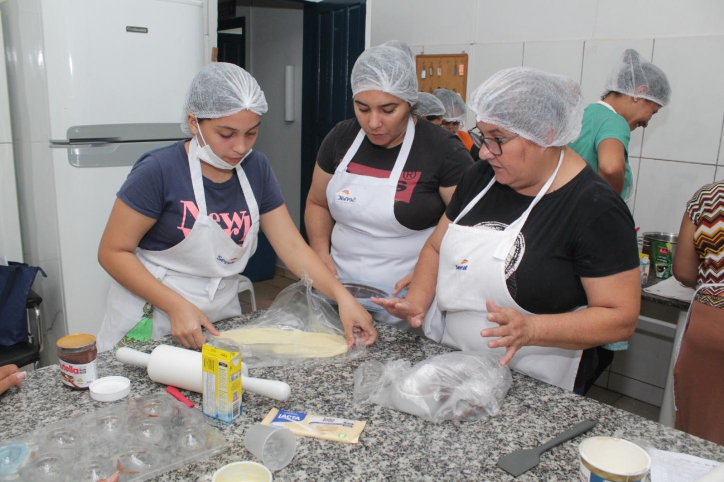 Secretaria de Indústria e Comércio promove Curso de Confeitaria de Páscoa 