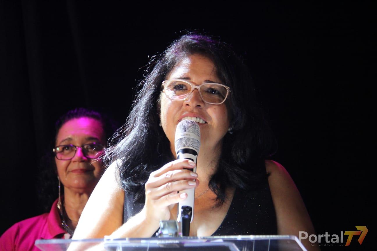 Vídeo - Vice-prefeita Analice Pandini destaca força e protagonismo feminino em noite especial com mais de 1.200 mulheres em Maripá