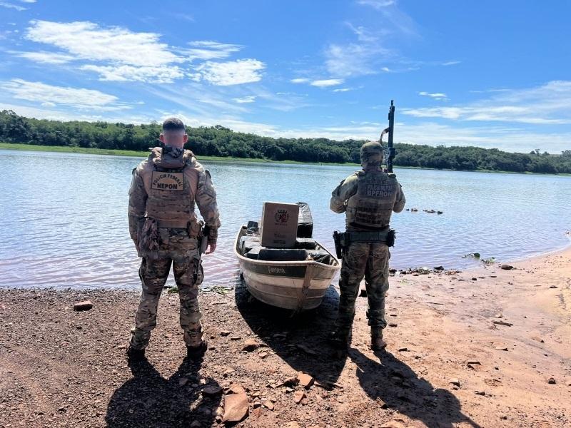 Barco carregado com cigarros é apreendido no Lago de Itaipu em Guaíra