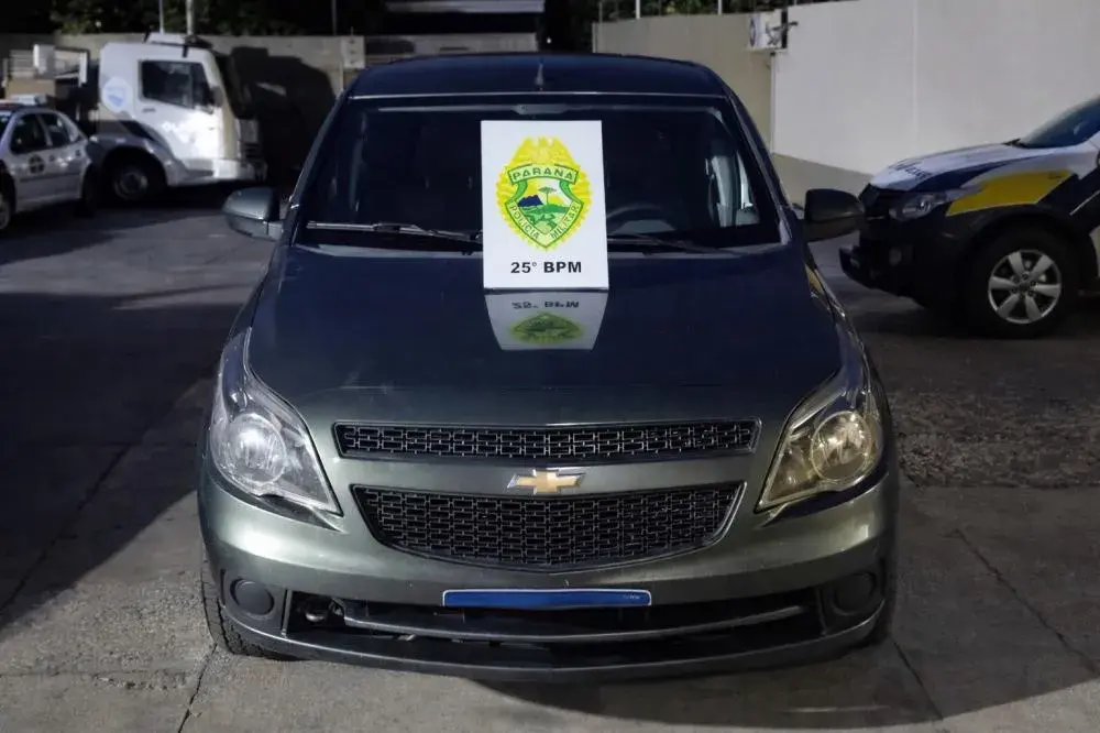 Carro roubado com sinais adulterados é apreendido na PR-323, em Iporã