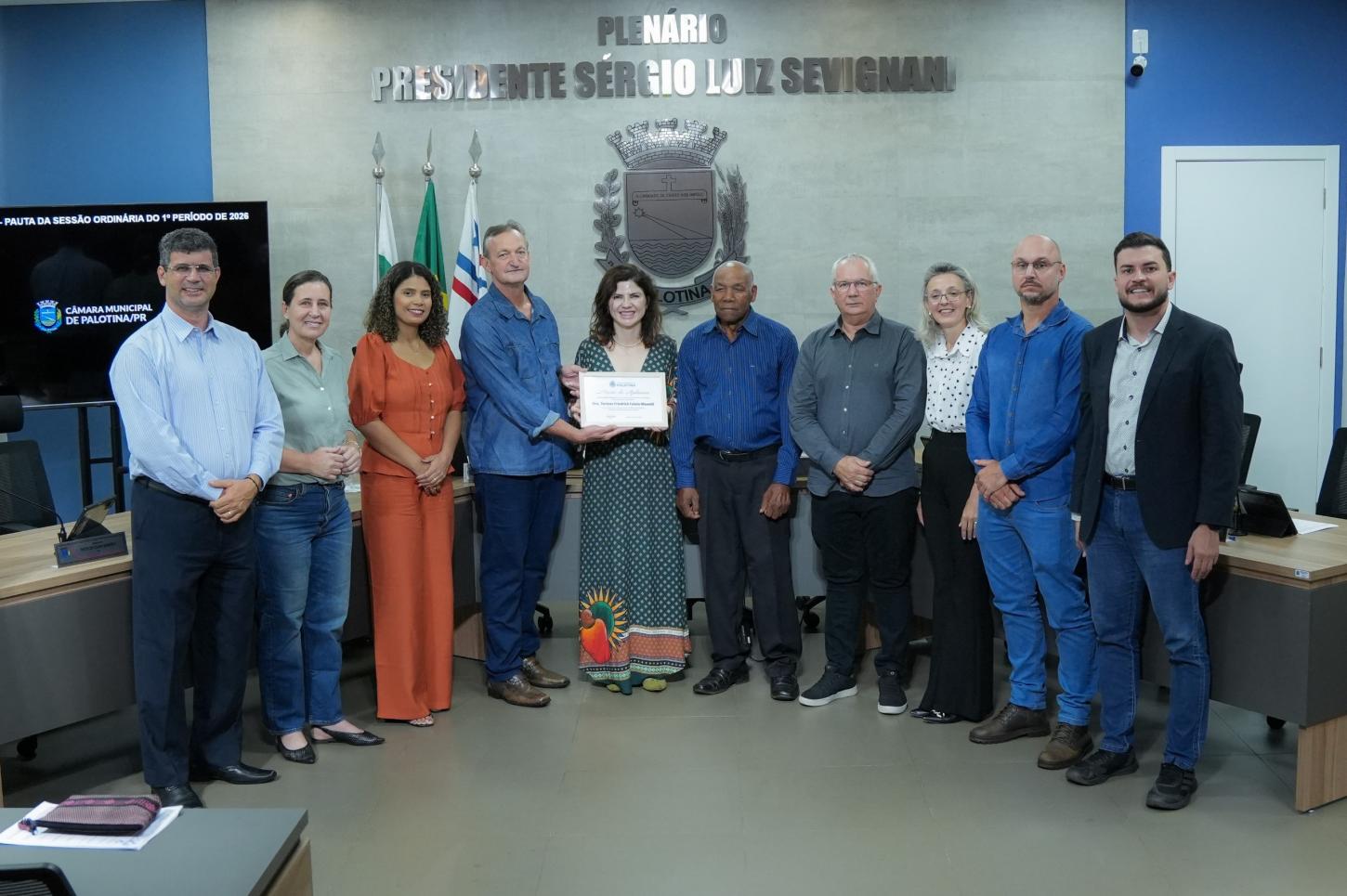 Dra. Tariane Friedrich Foiato Manetti recebe Moção de Aplausos na Câmara Municipal de Palotina