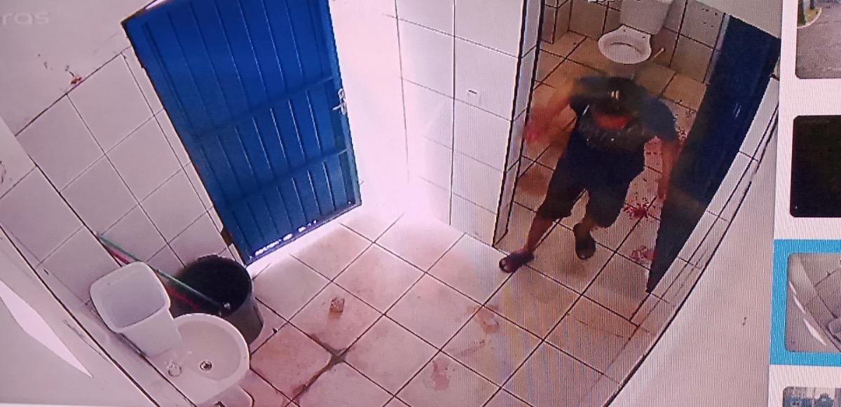 Homem é encontrado ferido em banheiro de praça e caso é investigado em Palotina