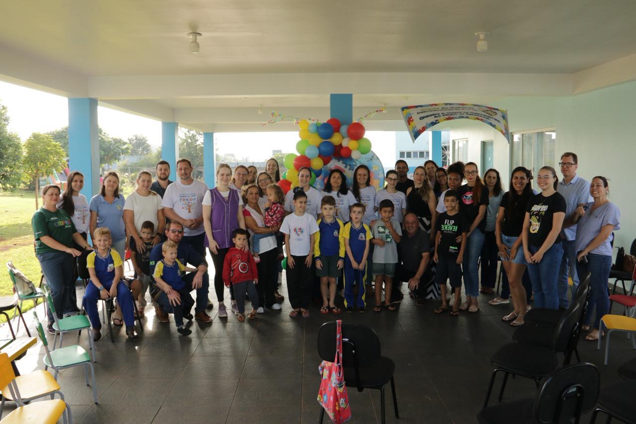 Maripá promove ação de conscientização no Dia Mundial do Autismo com plantio de girassóis