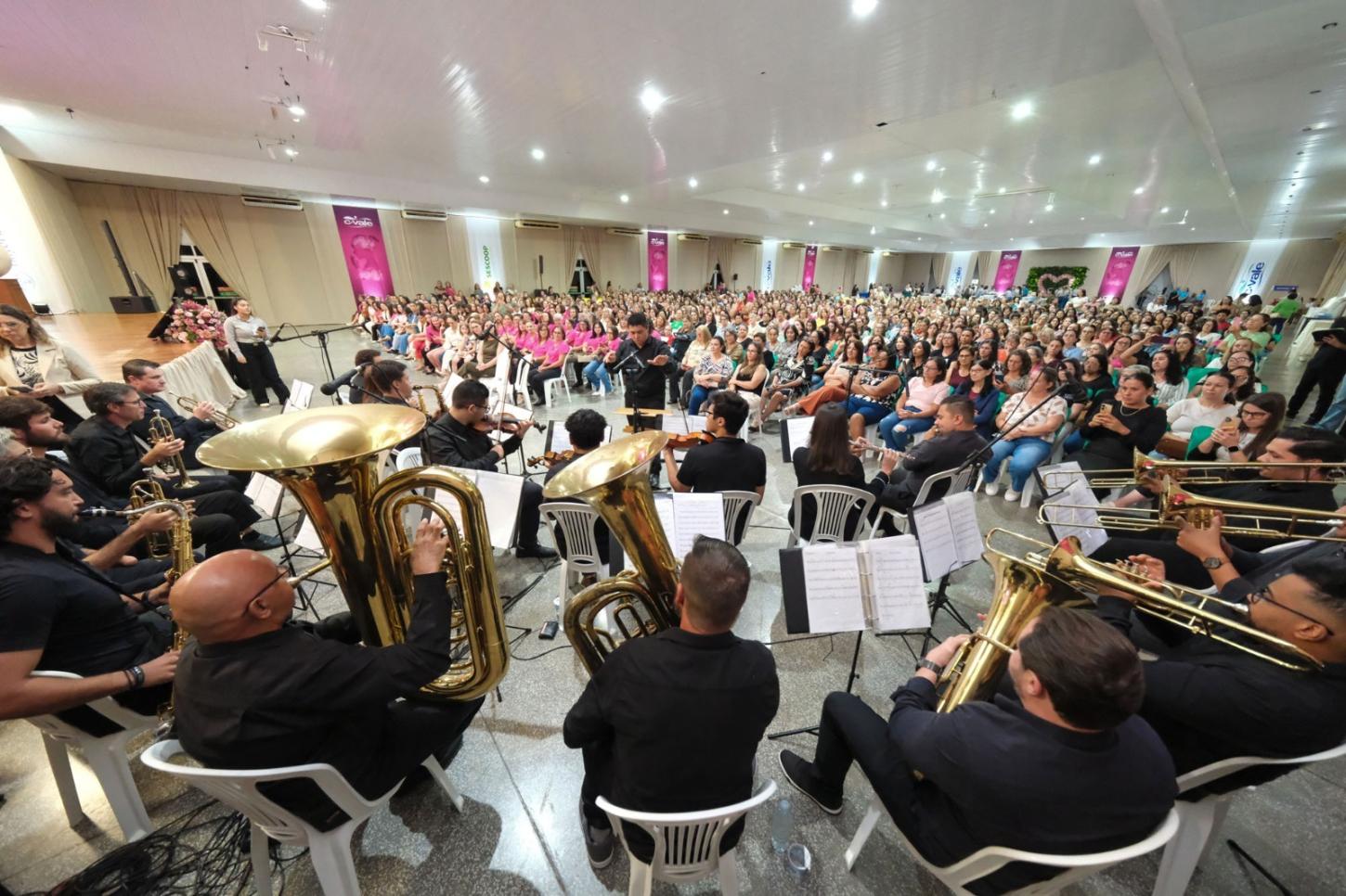 Orquestra Sinfônica de Palotina se apresenta no 26º Seminário da Mulher da C.Vale