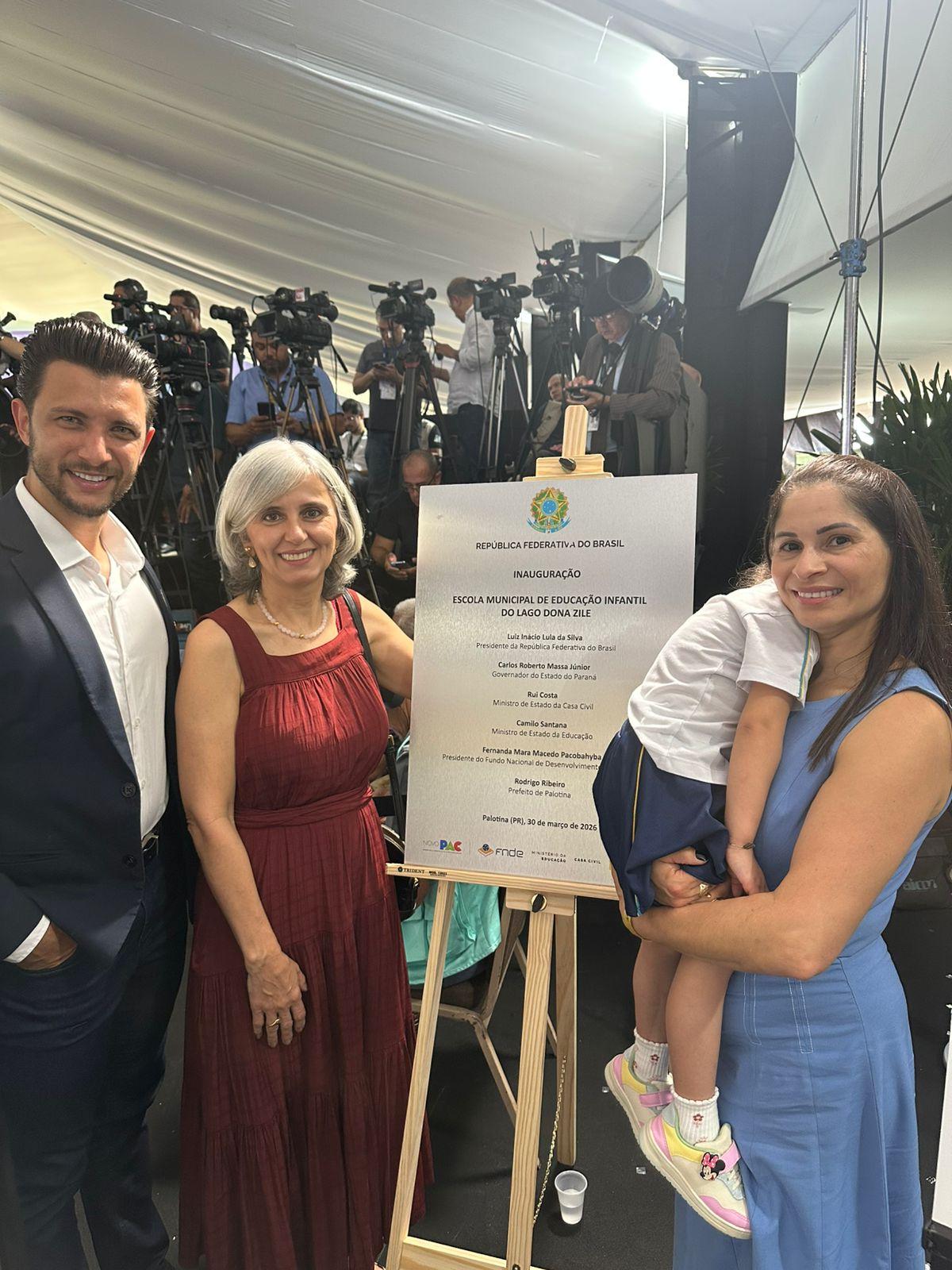 Palotina recebe placa oficial do FNDE para inauguração do CMEI do Lago Dona Zile