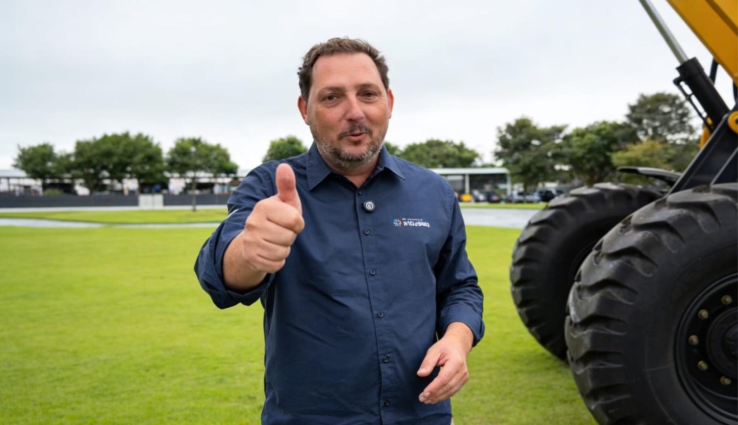 Prefeito anuncia nova Pá carregadeira para reforçar serviços em Maripá