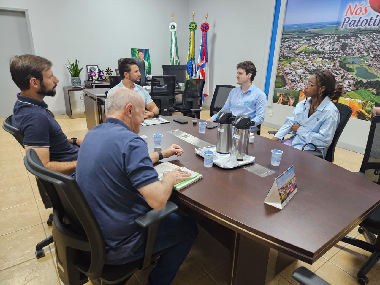 Prefeito Rodrigo Ribeiro recebe COJEP para planejar ações do Feirão do Imposto em Palotina