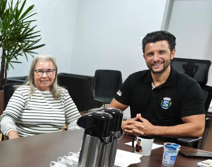 Prefeito Rodrigo Ribeiro recebe lideranças femininas do distrito de Floresta