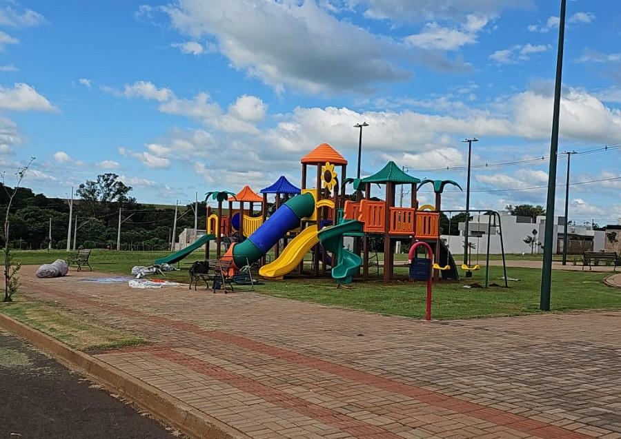 Prefeitura de Palotina entrega novo parque infantil no Loteamento Ana Carolina