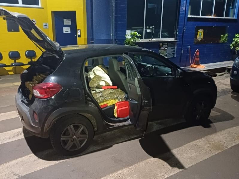 Casal é preso pela PRF em Guaíra com carro carregado de drogas que seguia para o RS